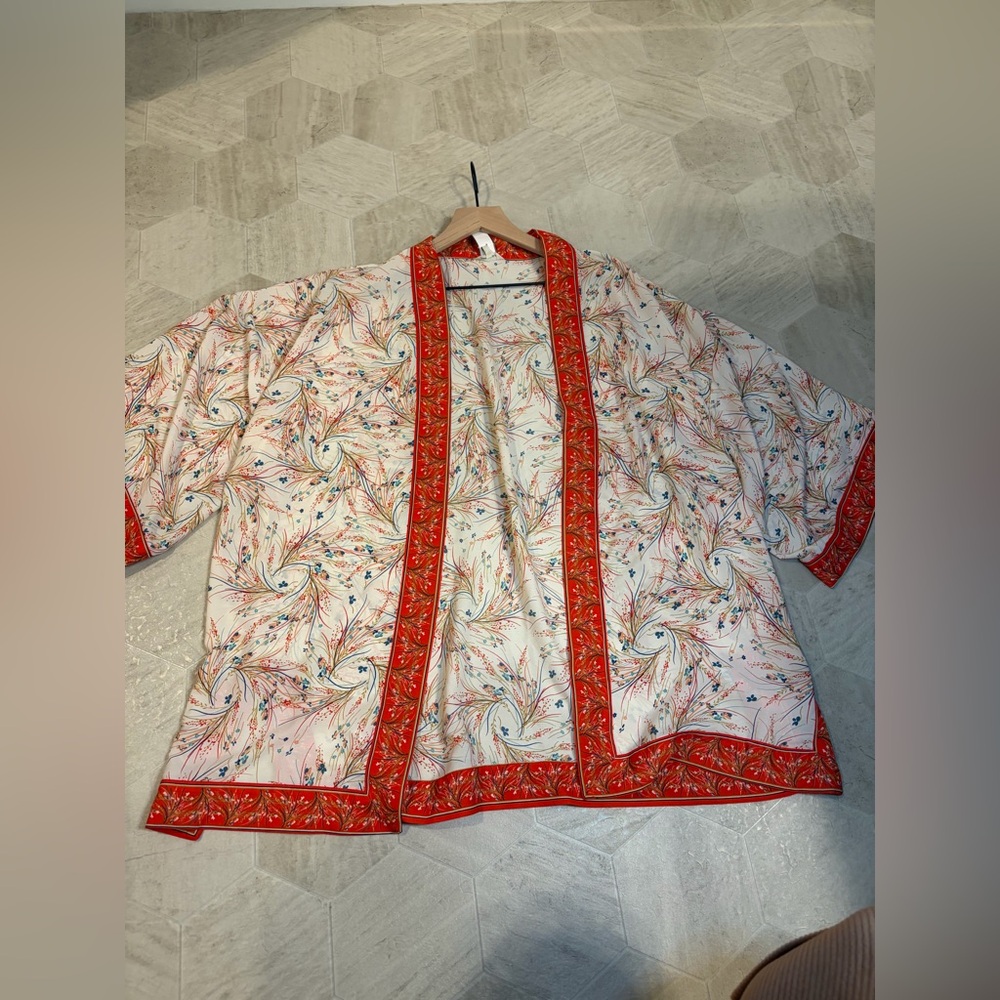 Max Studio Red and White Floral Kimono‎